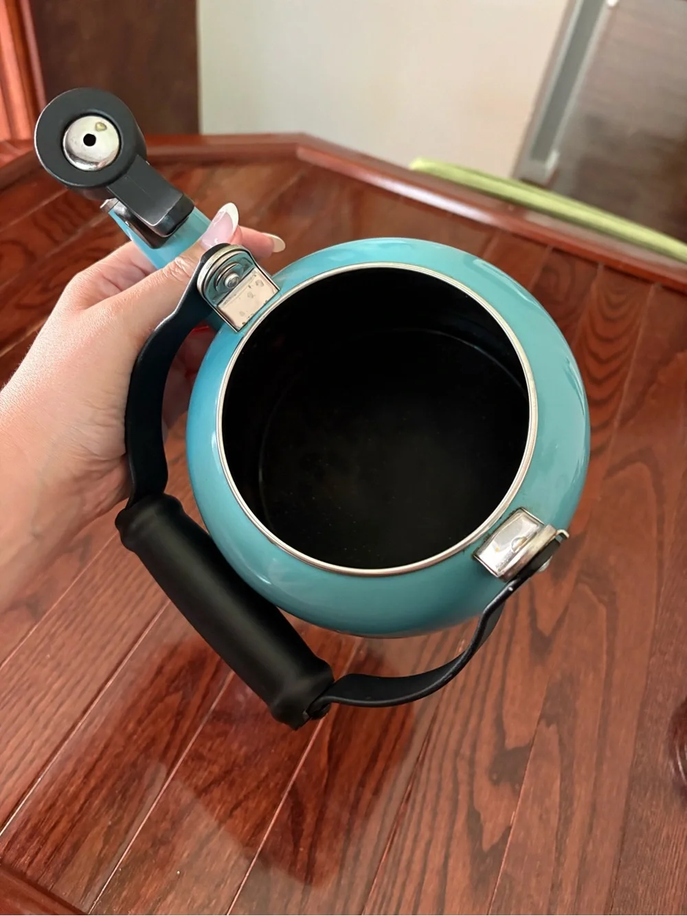 Le Creuset Tea Kettle Caribbean 1.25qt - Picture 7 of 7